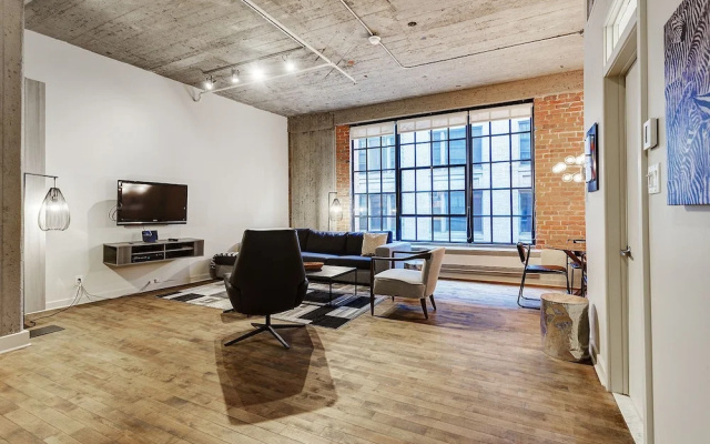 Unity Condo by Hometrotting