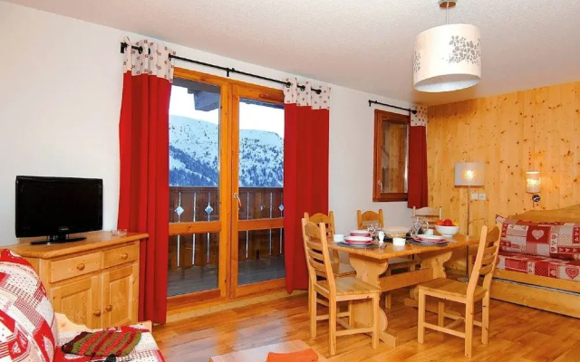 Rustic apartment with dishwasher, located in Valmeinie