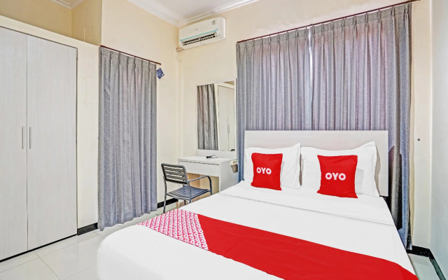 OYO Flagship  90789 Genteng Residence