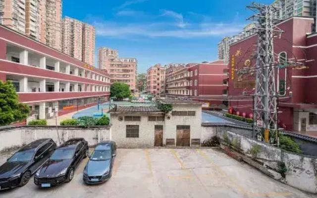 Liman Famous Apartment (Guangzhou Tianhecheng Huangcun Subway Station)
