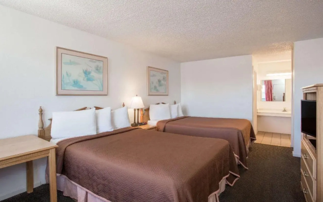 OMEO Suites Glass Beach