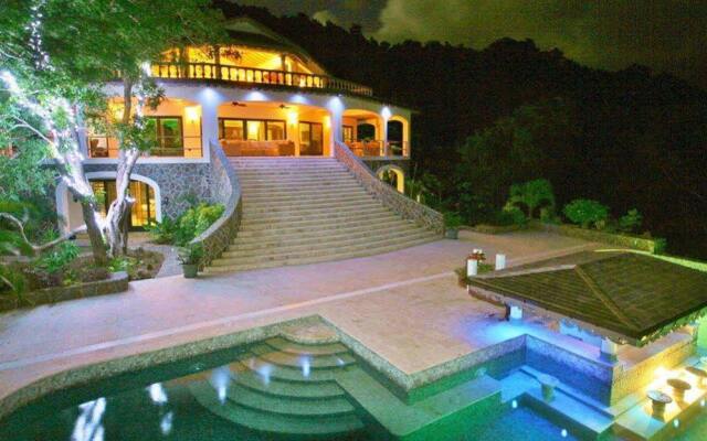 Отель Tropical Hideaway вид на фасад