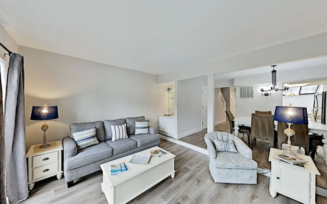 140beach 2 Bedroom Condo