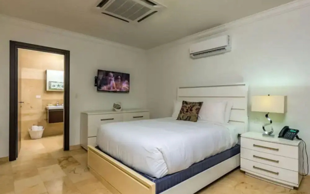 3BR 3BA Duplex w Amazing Views Pool Amenities