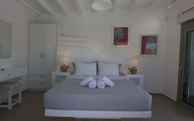 Luxury Villas  by Live&Travel