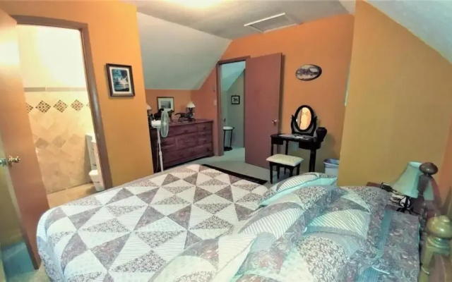 A_lazy_river_cabin