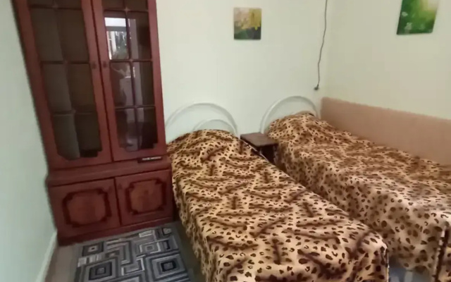 Уютный дворик на Толстого