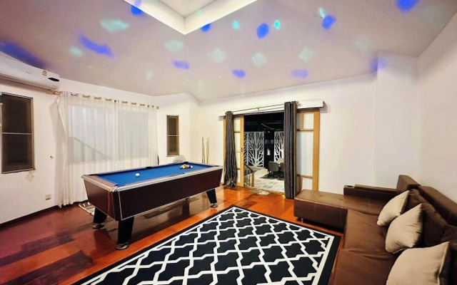 Chawee Pool Villa
