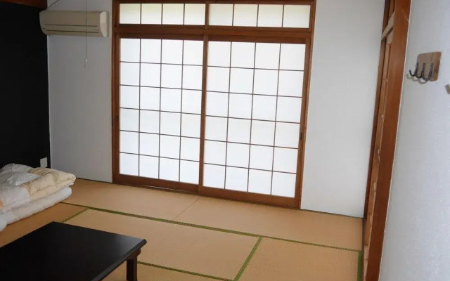 J-Hoppers Lake Biwa Guesthouse