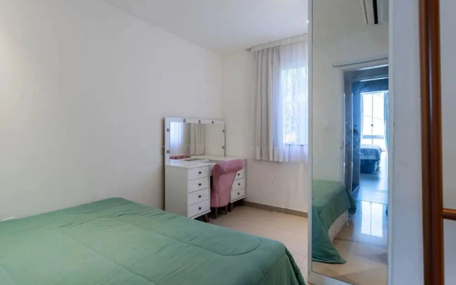 Casa Climatizada com Hidromassagem em Jacarepagu