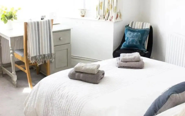 Moniques Bed  Breakfast