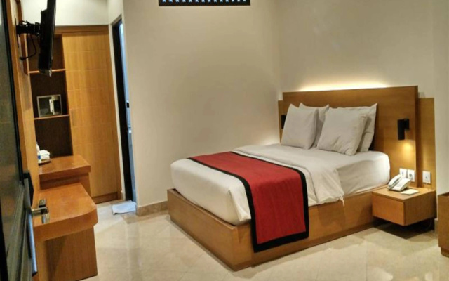 Super OYO Townhouse Oak Maxi Hotel Legian