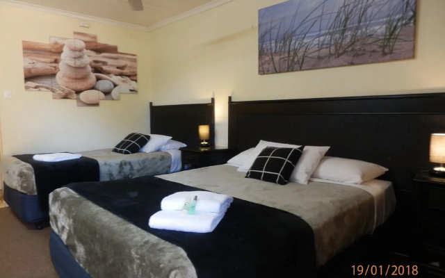 Flying Spur Motel