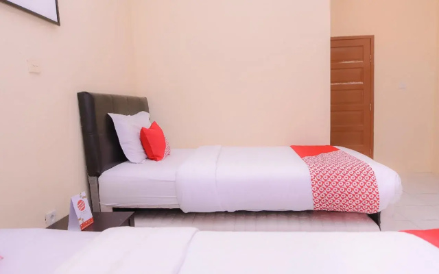 Oyo 884 Rumoh Pmi Hotel