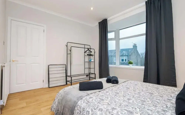 2bed House in Torry - Free Parking