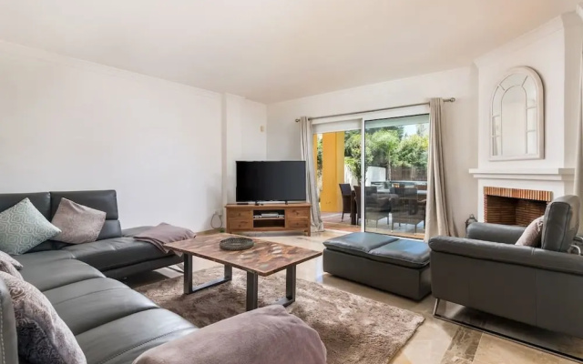 Charming 4-Bed Villa in San Roque