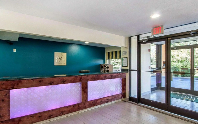 Econo Lodge Inn & Suites Centerville