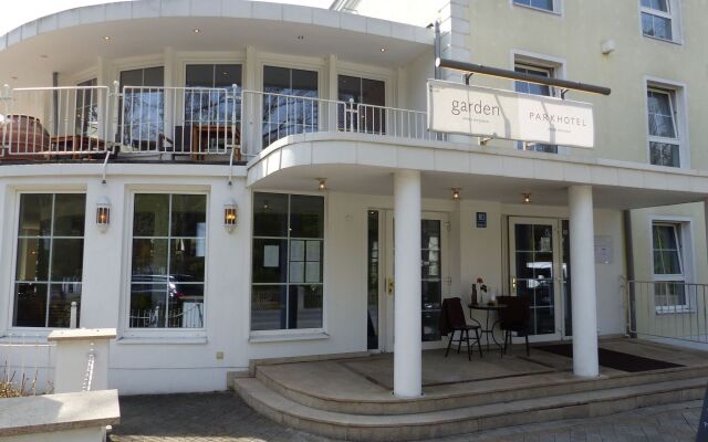Отель Prinz Myshkin Parkhotel Германия, Мюнхен - отзывы, цены и фото номеров - забронировать отель Prinz Myshkin Parkhotel онлайн вид на фасад