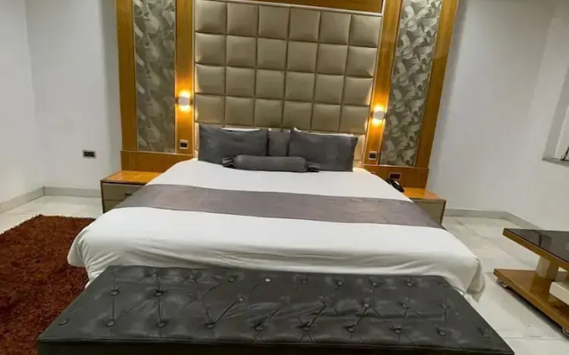 Caeser's Luxury Hotel