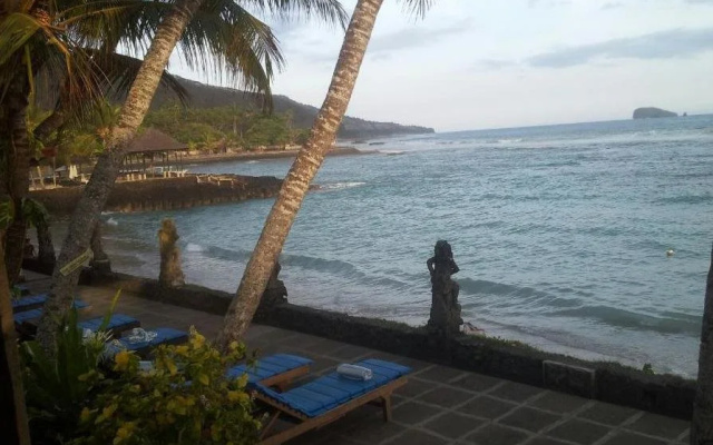 Anom Beach Inn Bungalows
