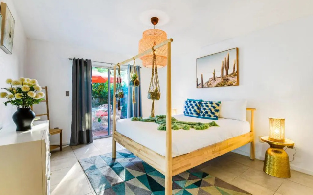 Desert Pool House: Sun, Swim, Sip & Stay