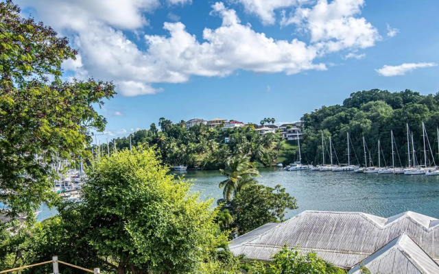 Studio, Piscine Et Vue Mer A La Marina
