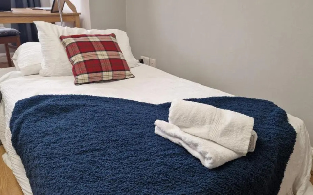 Cosy 1 Bed Apt in Lincoln With Amenities & Parking,