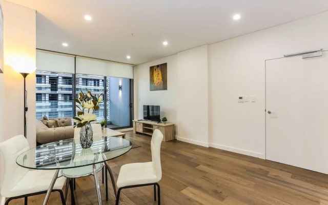 New Bright Apartment In Waterloo Near Park