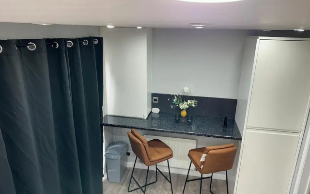 House Sleeps 7 - Contractors, Free Parking