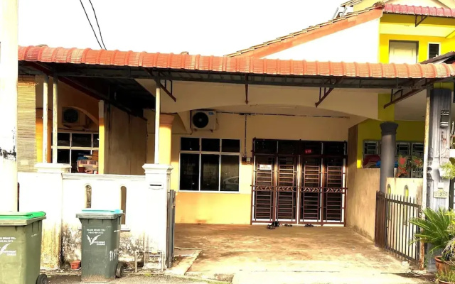 OYO Home 90492 Sena Homestay