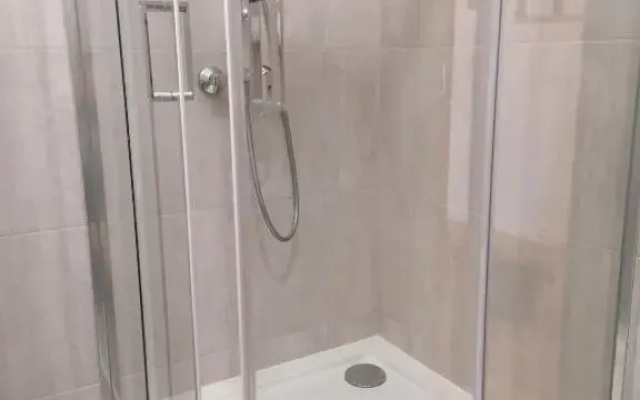 Hostel Tulip - Pokój 7 ze wspólną łazienką i kuchnią