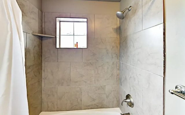 West Abigail - 4 Br Townhouse