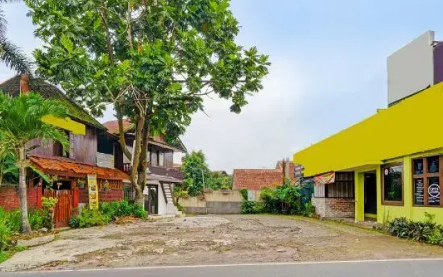 Super OYO Capital O 91810 Hotel Balebat 2