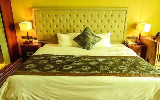 Holiday Hotel