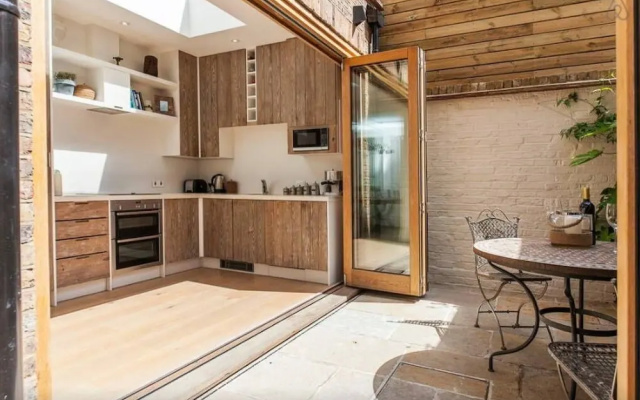 Retreat to a Stylish Flat in Chelsea