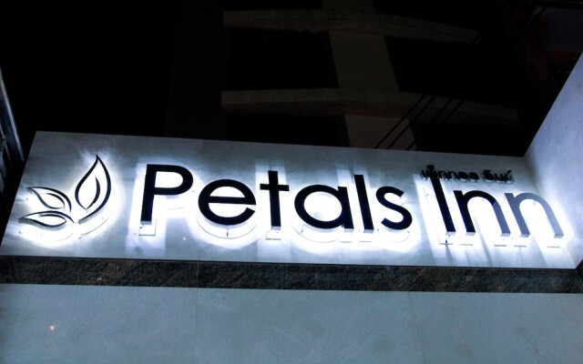 Отель Petals Inn Бангкок вид на фасад