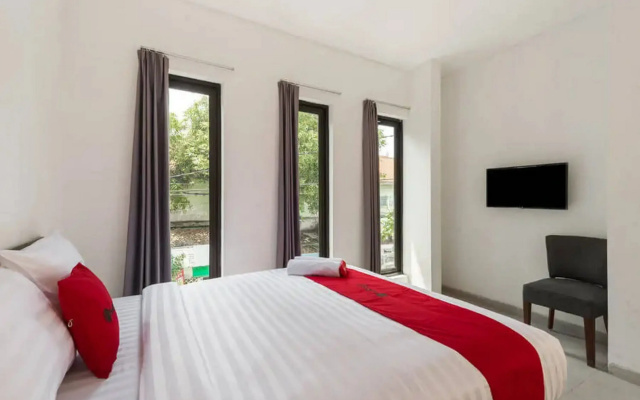 RedDoorz near Kaza Mall Surabaya