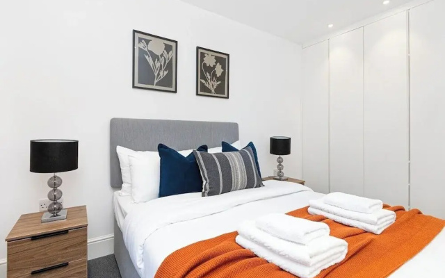 Modern Flat, Steps From Oxford Street!