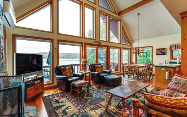 'sweet Serenity' Schroon Lake Family Retreat!