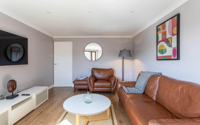 Stunning 1 Bed Merchant City Apartment with Parking