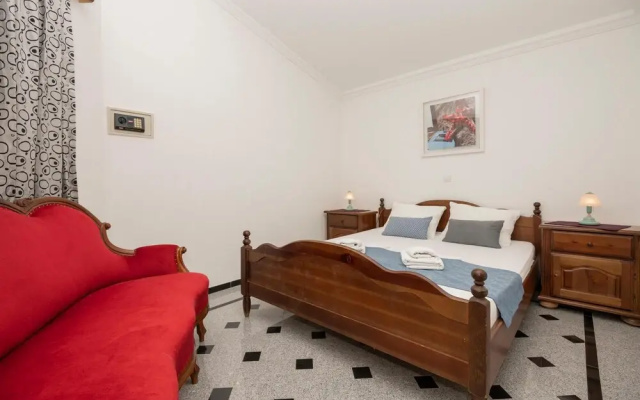 Nice Home in Makarska With Wifi and 1 Bedrooms