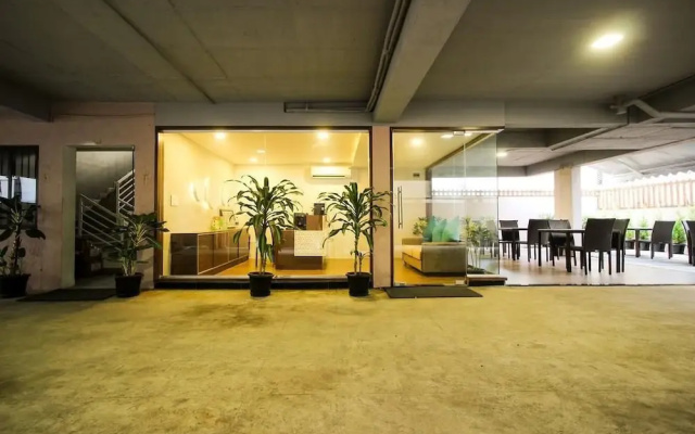 Crest Hotel