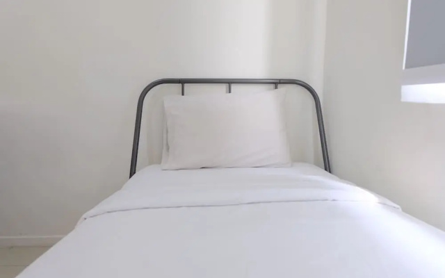 Modern Look 2Br At Apartment Parahyangan Residence