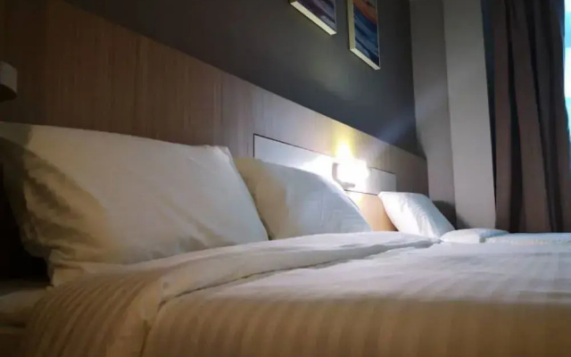 Walk In Hotel