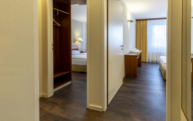 Globana Airport Hotel