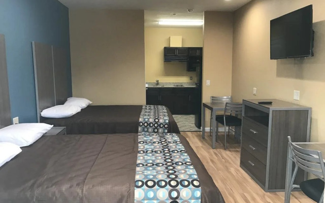 Deluxe Inn & Suites Baytown