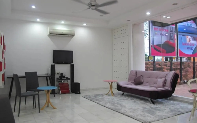 Gurney Budget Inn - Hostel
