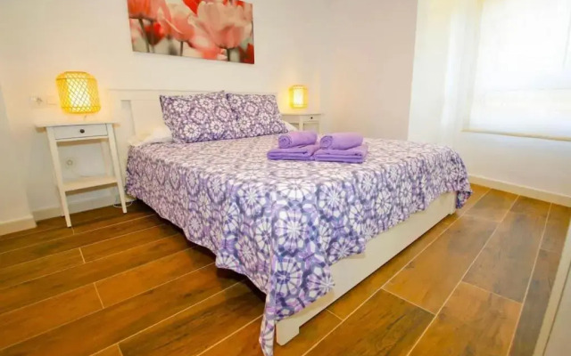 Amazing 3bd apt. Beach and center + parking