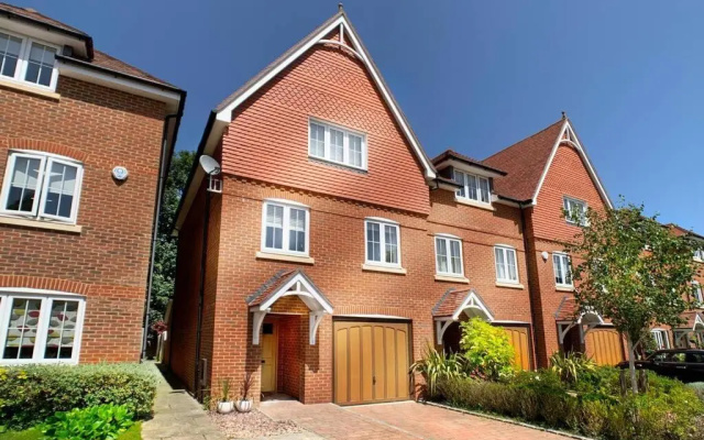 Maidenhead Driveway Parking Garden