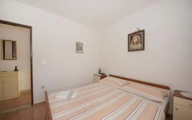 Apartments Mira - One Bedroom Apartment With Balcony